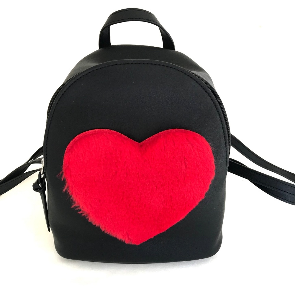 T-Shirt & Jeans Backpack with Faux Fur Heart - Picture 2 of 6